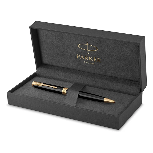 Bolígrafo Parker Sonnet lacado en negro con adorno dorado y punta media