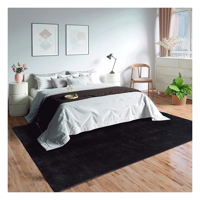 Alfombra antideslizante Olivia, poliéster negro, 80 x 150 cm - Mias Teppiche