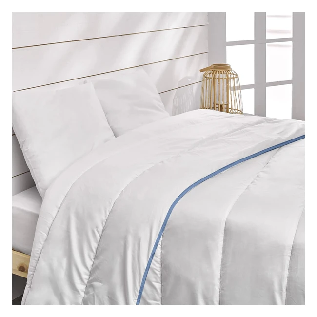 Couette Chaude Bleu Clin Gamme Signature Douce 140x200cm