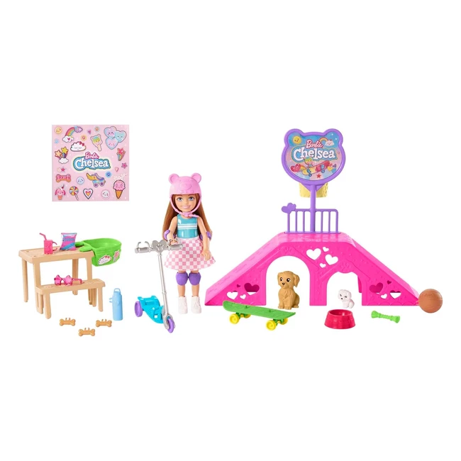 Barbie Bambola Chelsea Skatepark Playset - Rampa Monopattino e 15 Pezzi Aggiuntivi - Giocattolo per Bambini 3+
