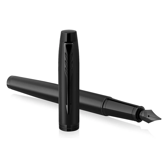 Parker IM Stilografica Nero Opaco, Punta Media, Cartuccia di Inchiostro Blu