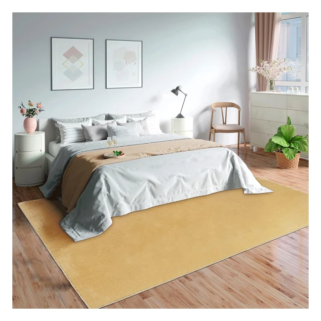 Alfombra de salón dorada Olivia 80x150cm - Suave y moderna - Pelo corto 19mm