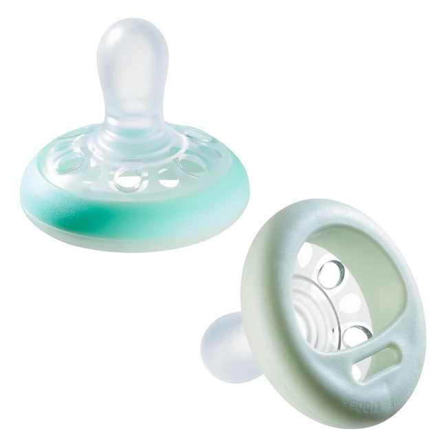 Tommee Tippee Breastlike Night Glow Soother BPA-Free | Skinlike Texture | Orthodontic Design | Steriliser Box | Pack of 2