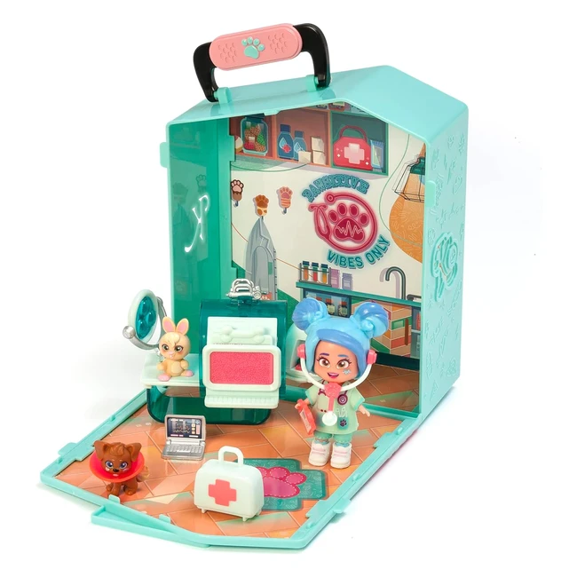 Kookyloos Carlas Pop Up Pet Vet - Clínica Veterinaria con Accesorios - Muñeca Exclusiva - Expresiones Divertidas - 2 Mascotas - Microscopio y Material de Laboratorio